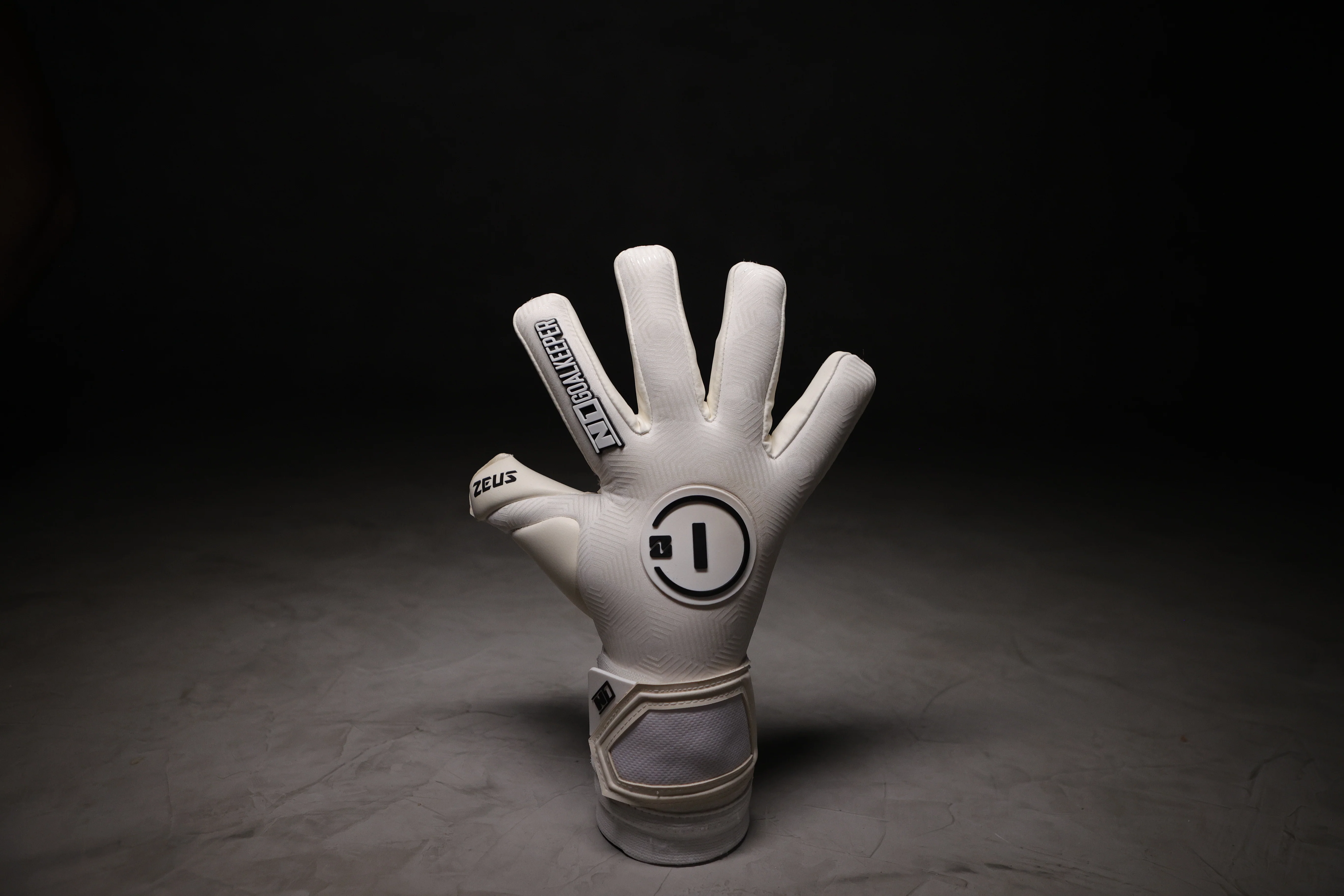 Zeus All White UGT+ - Image 5